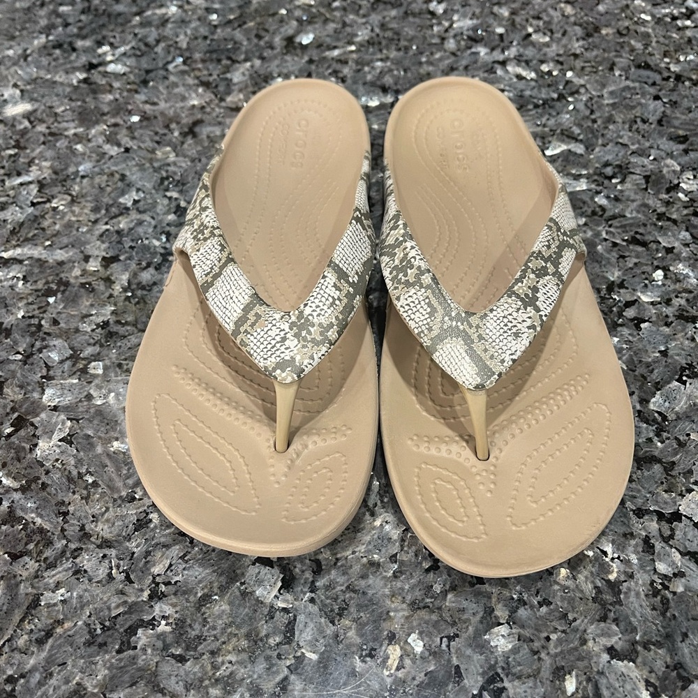 CROCS Beige and Gray Snake Print Kadee II Sandals Size 9